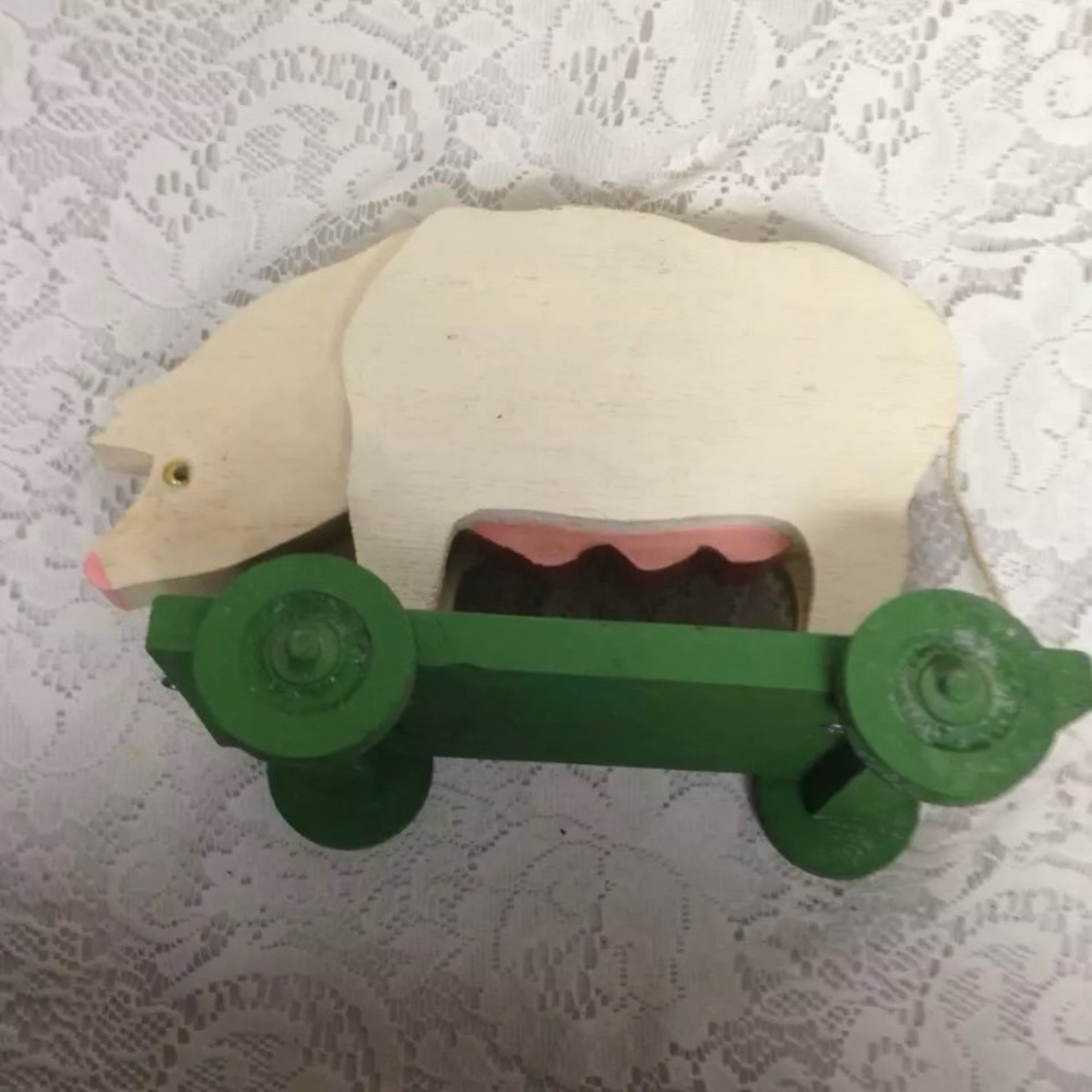 Vintage, Wooden Piggy Pull Toy  (pmtb)  This is a wonderful pull toy, made of wo